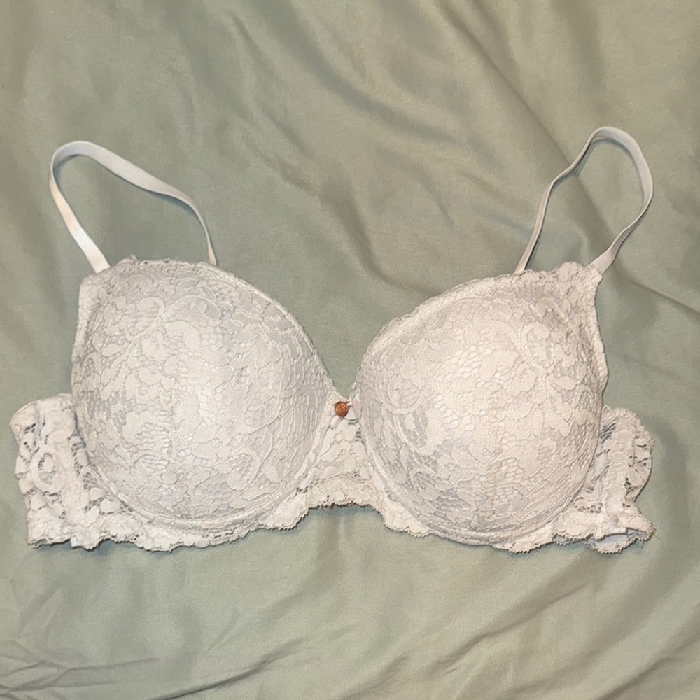Elegant Lace Underwire Bra - White